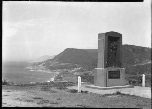 Lawrence Hargrave Monument, Stanwell Park [New South Wales] [picture] / [Frank Hurley]