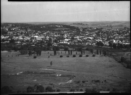 Goulburn panorama [2] [picture] : [Goulburn, South New South Wales] / [Frank Hurley]
