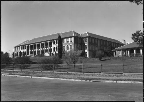 Teachers College, Armidale, NSW [picture] : [New England, New South Wales] / [Frank Hurley]