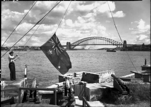 Fort Denison [1] [picture] : [Sydney Harbour, New South Wales] / [Frank Hurley]