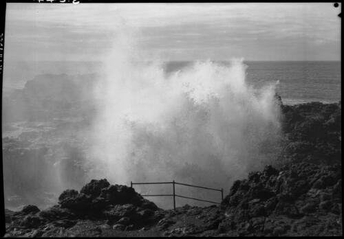 Blowhole at Kiama, South Coast, New South Wales, 1 [picture] / Frank Hurley