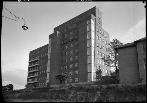 The hospital, Wollongong, New South Wales, 1 [picture] / Frank Hurley