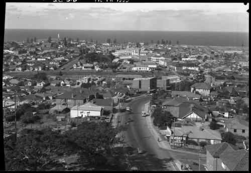 Wollongong from Hospital roof, general view [picture] : [Wollongong, New South Wales] / [Frank Hurley]