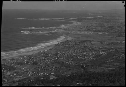View from Sublime Pt. [Point] looking south [picture] : [South Coast, New South Wales] / [Frank Hurley]