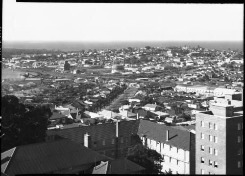 Wollongong from District Hospital [2] [picture] : [South Coast, New South Wales] / [Frank Hurley]