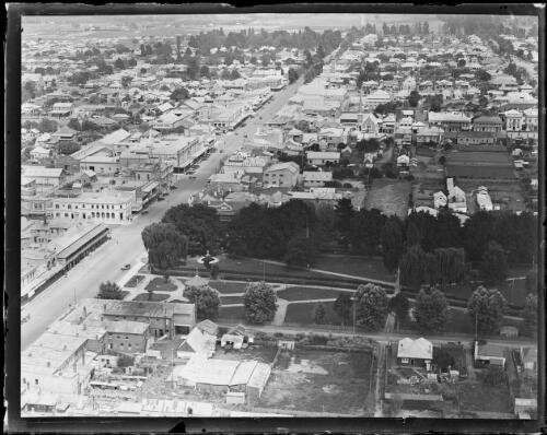 Aerial view of Orange main street and parklands, Orange, New South Wales, ca. 1930 [picture]