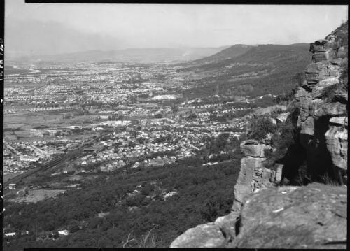 View from Sublime Point looking south to Port Kembla [2] [picture] : [South Coast, New South Wales] / [Frank Hurley]