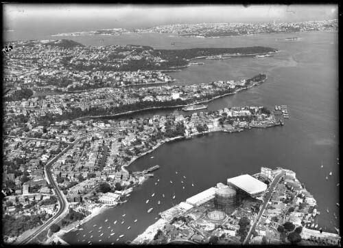 Looking down Harbour from above Kirribilli [picture] : [Sydney Harbour, New South Wales] / [Frank Hurley]