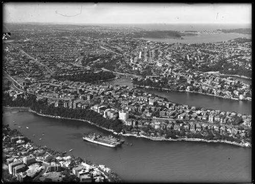 Mosman, Cremorne in foreground looking from Harbour, New South Wales [picture] / Frank Hurley