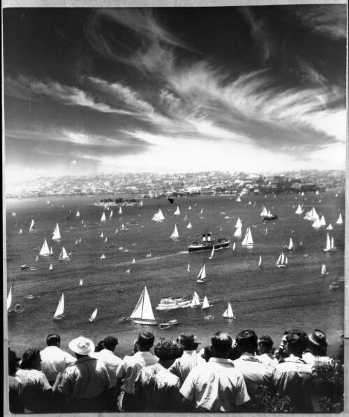 Sydney Harbour, Hobart yacht race start [picture] : [Sydney Harbour, New South Wales] / [Frank Hurley]