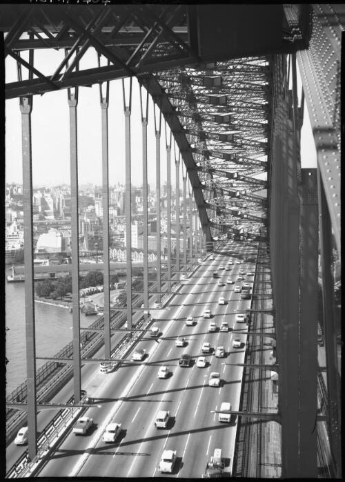 Harbour Bridge [Sydney, New South Wales, 8] [picture] / [Frank Hurley]