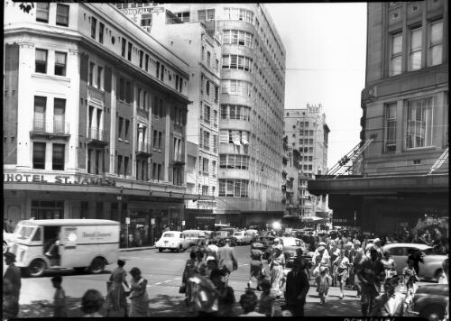 Market Street at St James [2] [picture] : [Sydney, New South Wales] / [Frank Hurley]