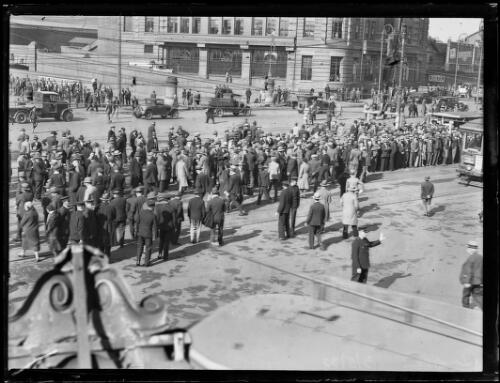 Crowds at an anti-war demonstration in Railway Square during the Great Depression, Sydney, 3 August 1932, 3 [picture]