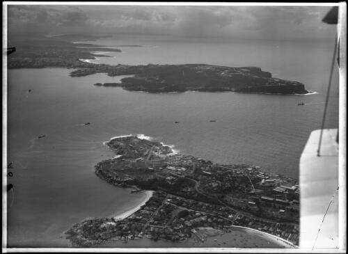 [The Entrance Port Jackson from above Nielsen Park] [picture] : [Aerial views, Sydney, New South Wales] / [Frank Hurley]