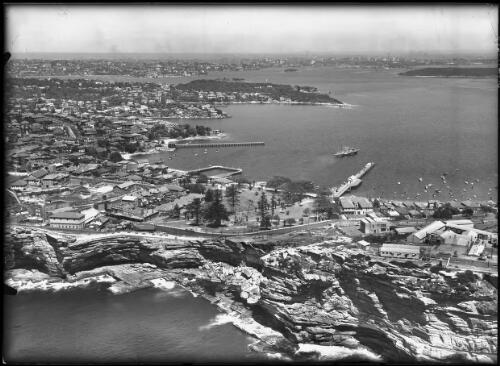 Looking south-west from above Gap across Watsons Bay, Parsley Bay to Vaucluse Point, Sydney [picture] / [Frank Hurley]