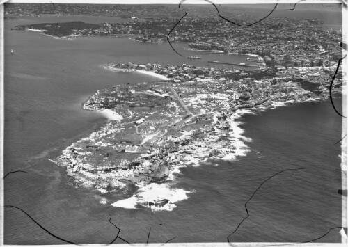 South Head looking towards Watsons B [Watson's Bay] [picture] : [Aerial views, beaches, Sydney, New South Wales] / [Frank Hurley]