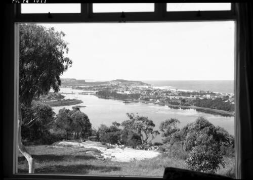 [Panorama of Narrabeen township and Lake] [picture] / [Frank Hurley]