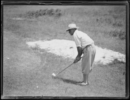 Frank Eyre chipping a golf ball, New South Wales, ca. 1930s [picture]