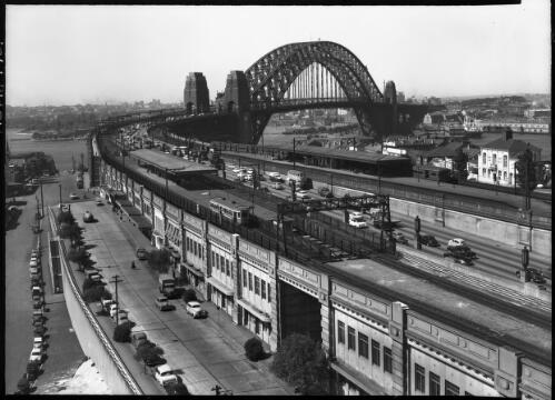 [Approach to Sydney Harbour Bridge] [picture] / [Frank Hurley]