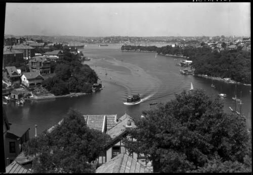 [Ferry coming up a river, houses on the banks] [picture] / [Frank Hurley]