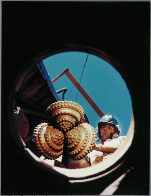 Hamersley Iron, drilling at Paraburdoo, Western Australia, 1977 [picture] / Wolfgang Sievers