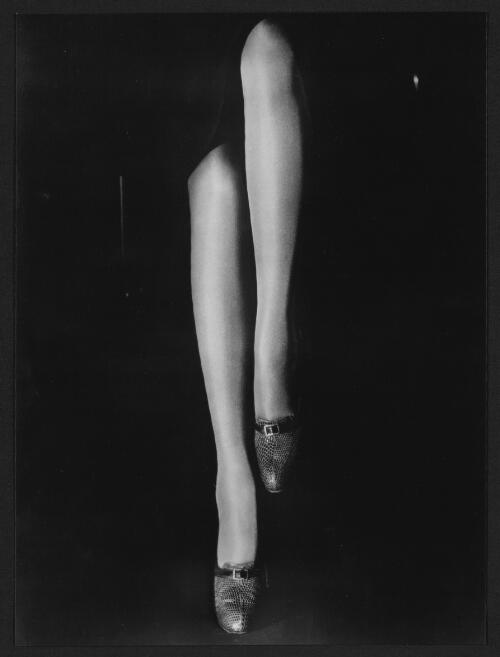 Advertisement for 'Elbeo' stockings, Contempora, Berlin, 1938 [picture] / Wolfgang Sievers