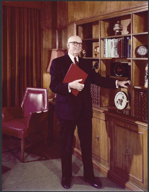 Portrait of Eric Dunshea, Managing Director of Dunlop Industries, at the Flinders Street Melbourne Head Office, 1969 [picture] / Wolfgang Sievers