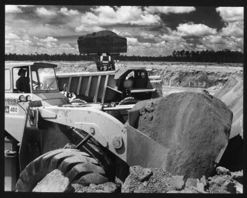 Comalco : mining bauxite at Weipa, North Queensland, 1971 [picture] / Wolfgang Sievers
