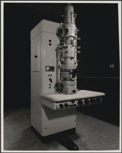 Microscope used by Anti-cancer research, Melbourne 1959 [picture] / Wolfgang Sievers
