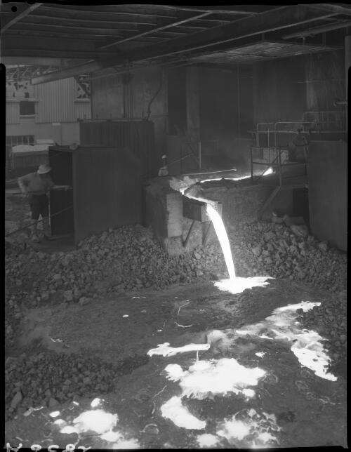 Foundry at Australian Bronze, Melbourne, 1960 [picture] / Wolfgang Sievers
