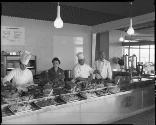 Restaurant and staff at the Royal Automobile Club of Victoria, 123 Queen Street, Melbourne, 1961, architects Bates, Smart and McCutcheon [picture] / Wolfgang Sievers