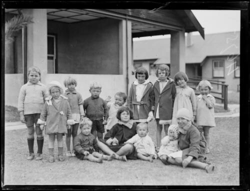 Young children gathered outside Furlough House in Narrabeen, New South Wales, 19 September 1930 [picture]