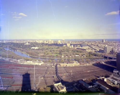 Aerial view of Yarra River Melbourne, 1976, taken from Collins Place [1] [picture] / Wolfgang Sievers