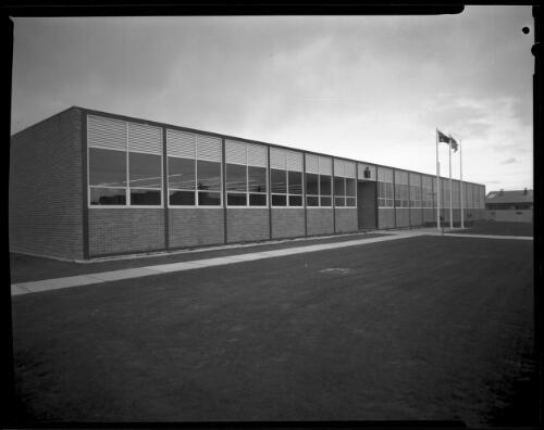 Unidentified building designed by architects Buchan, Laird & Buchan, Victoria, 1962 [2] [picture] / Wolfgang Sievers