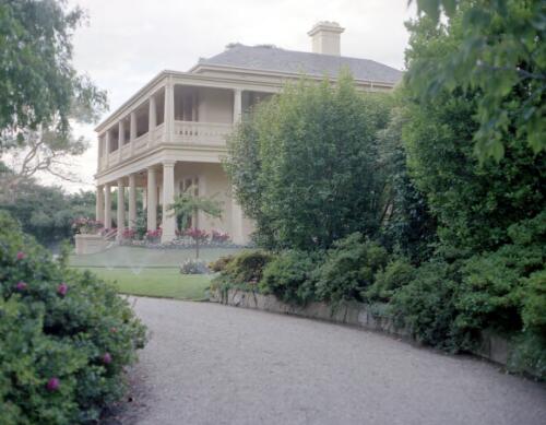 Unidentified mansion, Melbourne, 1984 [1] [picture] / Wolfgang Sievers