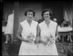 Tennis players Miss Louie Bickerton and Miss Daphne Akhurst holding ...