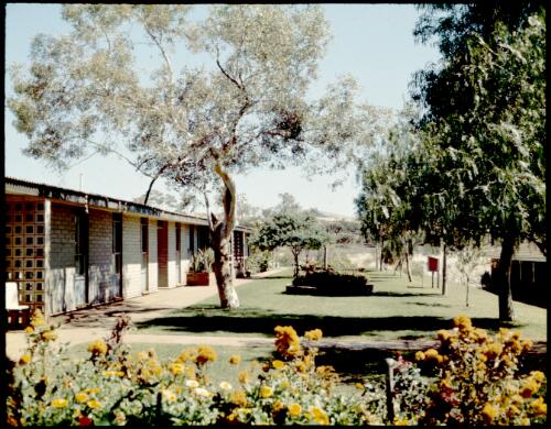 [Community housing? Tom Price, Western Australia, 1975 ] [transparency] / Wolfgang Sievers