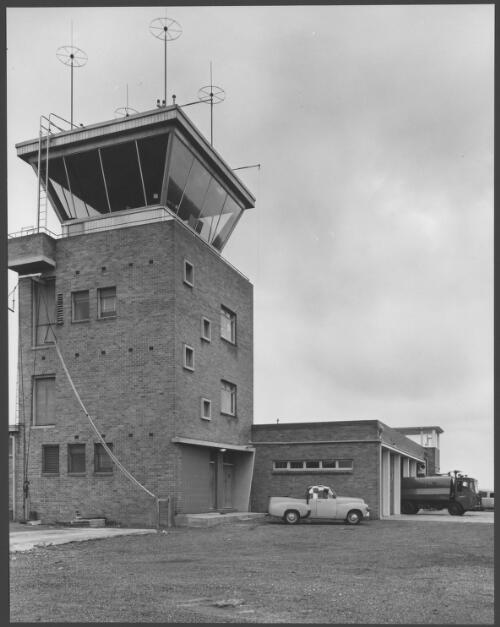 Civil aviation, the control tower at Essendon Airport, Victoria, 1957 [picture] / Wolfgang Sievers