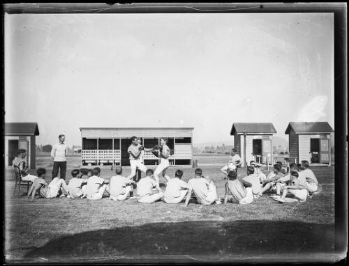Inmates from Emu Plains Prison Farm boxing, New South Wales, ca. 1933, 1 [picture]