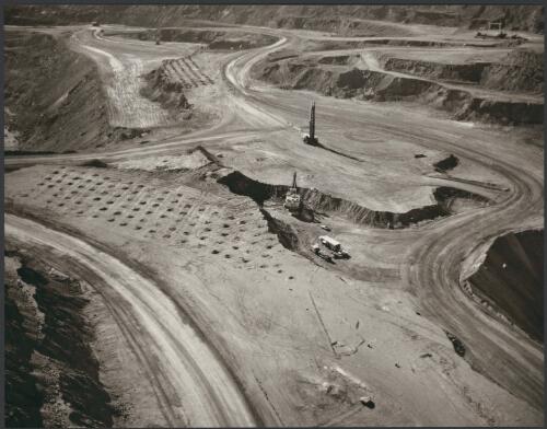 Hamersley Iron open cut mine at Paraburdoo, Western Australia, 1977, 1 [picture] / Wolfgang Sievers