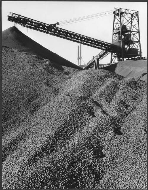 Stacker on iron ore stockpile at Hamersley Iron, Dampier, Western Australia, 1971 [2] [picture] / Wolfgang Sievers