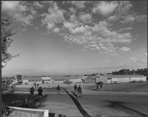 High school at  Beaumaris, Victoria, 1959 [picture] / Wolfgang Sievers