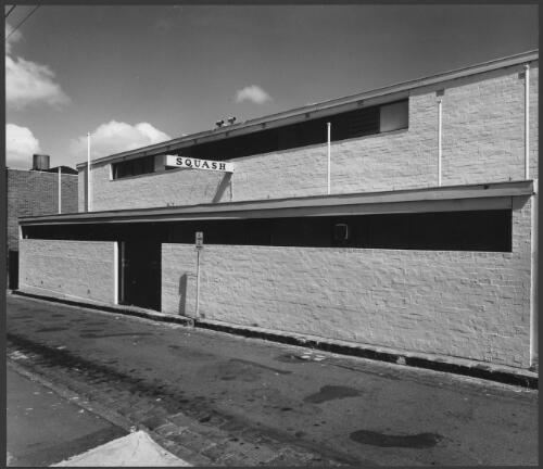 Exterior of squash court near Christies, South Yarra, Victoria, 1966, Architect Peter McIntyre [picture] / Wolfgang Sievers
