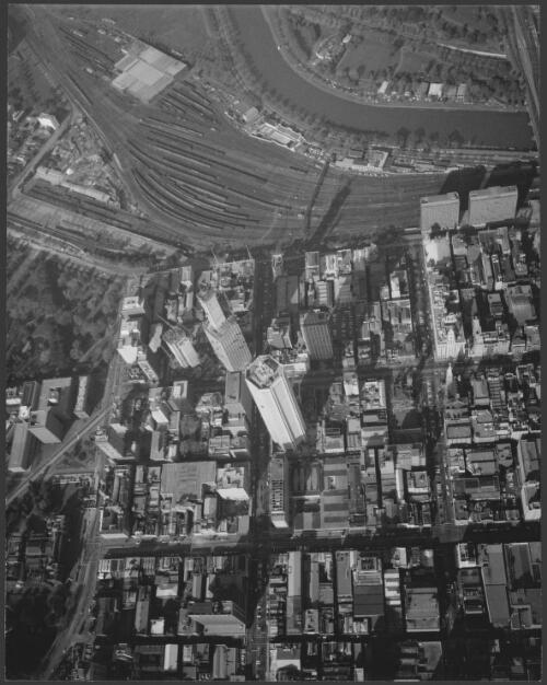 [Aerial view of] Melbourne to the South, [with 55 Collins Street and Nauru House under construction], 1976 [1] [picture] / Wolfgang Sievers