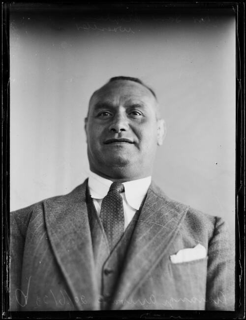 English wrestler Sam Clapham wearing a suit and tie, New South Wales, 20 June 1932 [picture]
