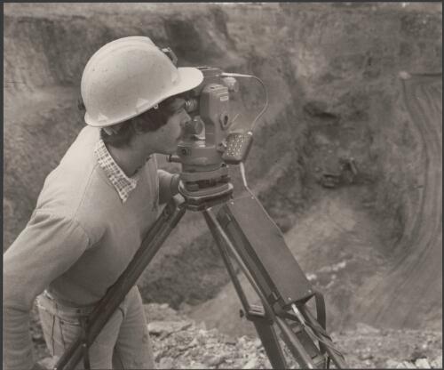 North Kalgurli Mine, [surveying of open cut mine], Kalgoorlie, Western Australia, 1984 [picture] / Wolfgang Sievers