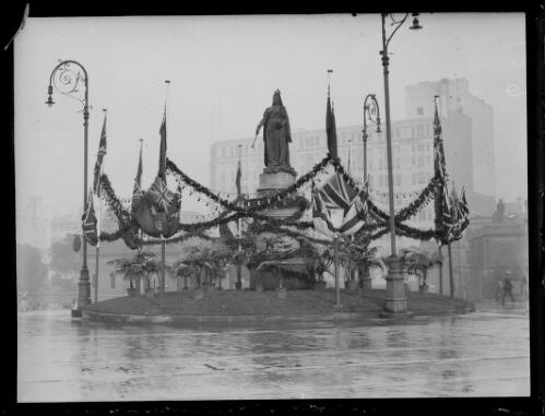 Queen Victoria Statue adorned with decorations for Empire Day, Sydney, ca. 1930, 2 [picture]