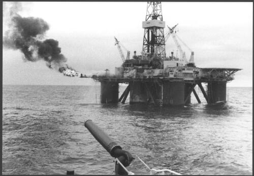 Test firing at Shell's oil rig Nymphea, Bass Strait, 1983 [picture] / Wolfgang Sievers