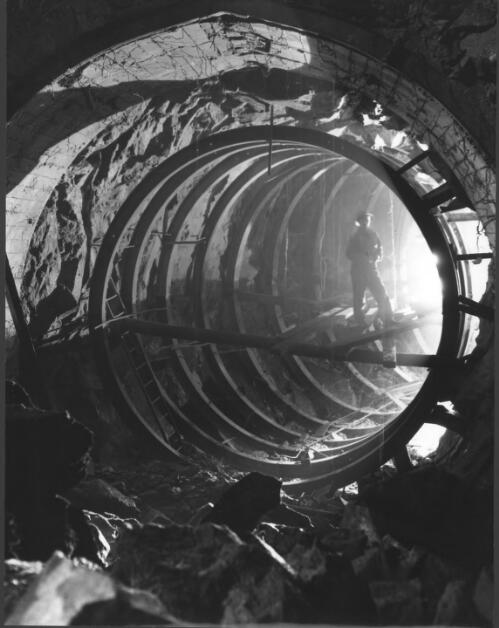 [Tunnel under construction at the] Snowy Mountains Scheme, [New South Wales], 1957 [picture] / Wolfgang Sievers