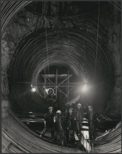 Main tunnel T2 under construction at the Snowy Mountains Scheme, New South Wales, 1957, 1 [picture] / Wolfgang Sievers